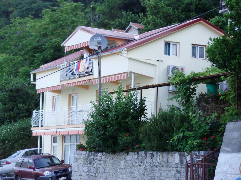 Apartments Olga Tivat Buitenkant foto